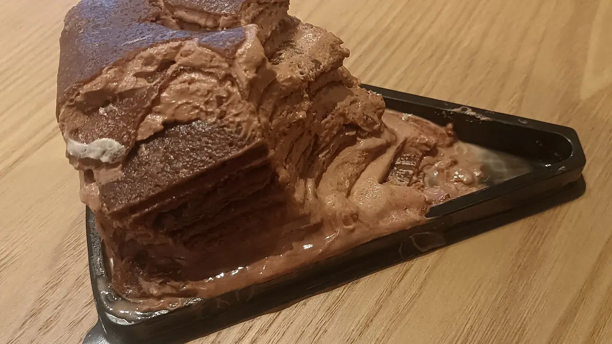 The Three Roofs – cake shop in Castleton, Chapel-en-le-Frith